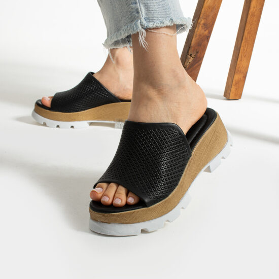 Черни чехли на платформа от естествена кожа / / Черни чехли на платформа от естествена кожа / /