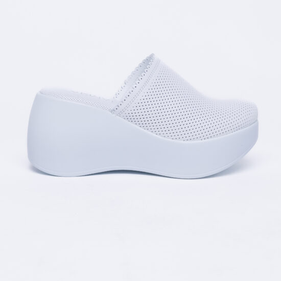 Бяло сабо на платформа от естествена кожа / / Бяло сабо на платформа от естествена кожа / /