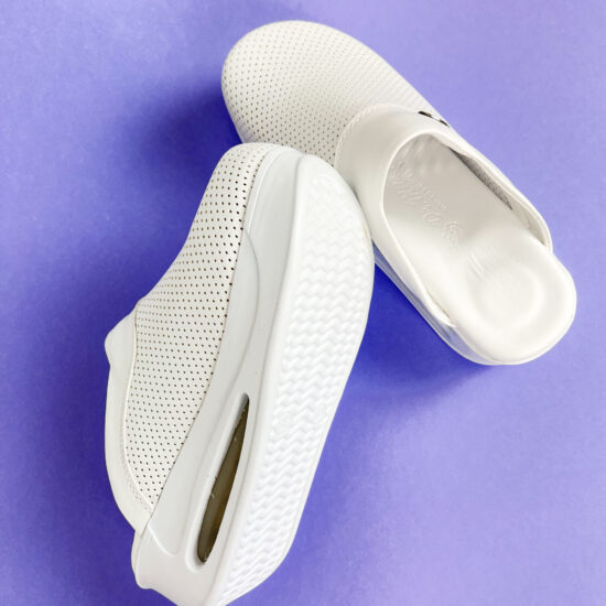 Дамско анатомично медицинско сабо на платформа / / Дамско анатомично медицинско сабо на платформа / /