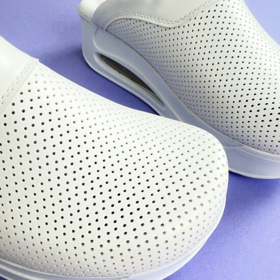 Дамско анатомично медицинско сабо на платформа / / Дамско анатомично медицинско сабо на платформа / /