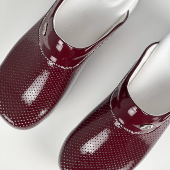 Дамско анатомично медицинско сабо на платформа / / Дамско анатомично медицинско сабо на платформа / /