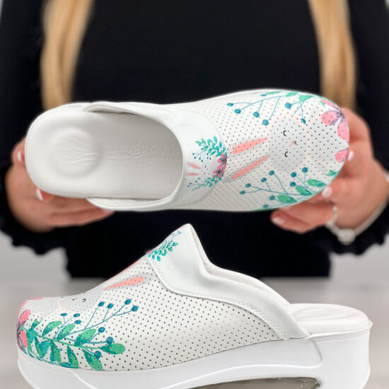 Дамско анатомично медицинско сабо на платформа / /