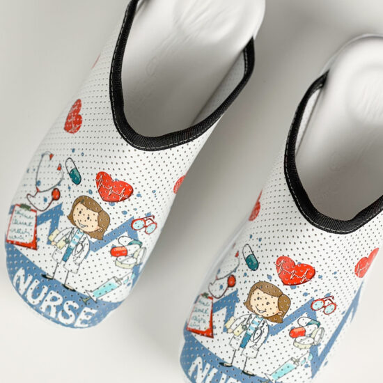 Дамско анатомично медицинско сабо на платформа / /