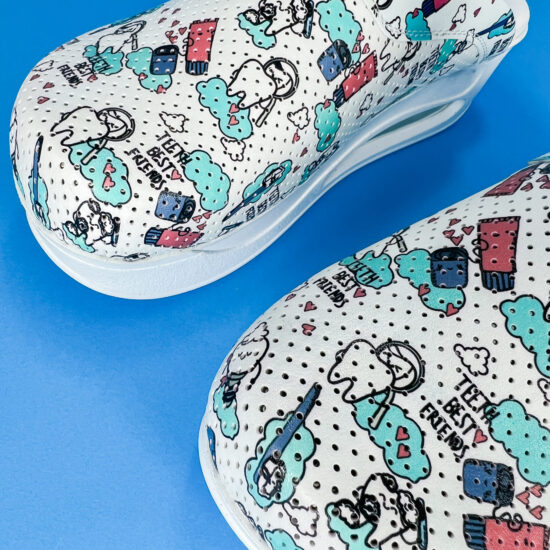 Дамско анатомично медицинско сабо на платформа / / Дамско анатомично медицинско сабо на платформа / /