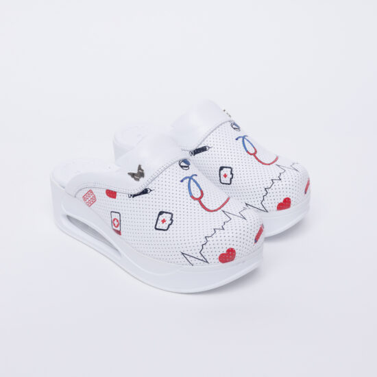 Дамско бяло медицинско сабо от естествена кожа / /