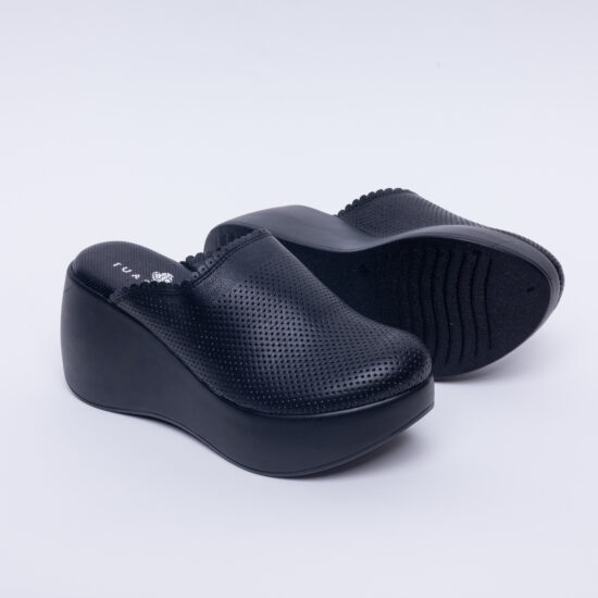 Дамско черно анатомично сабо от естествена кожа / /