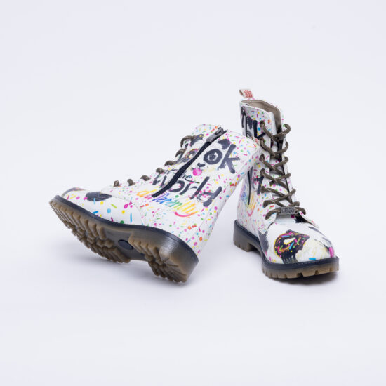 Модерни дамски боти тип кубинки с цветен принт / /