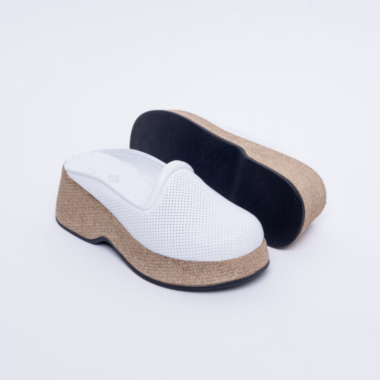 Бели чехли на платформа от естествена кожа / / Бели чехли на платформа от естествена кожа / /