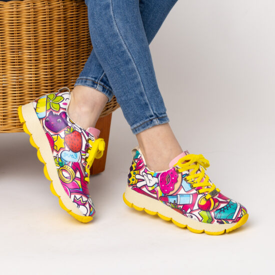 Дамски цветни маратонки с оригинален дизайн / /