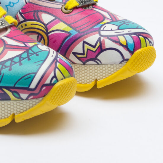 Дамски цветни маратонки с оригинален дизайн / /