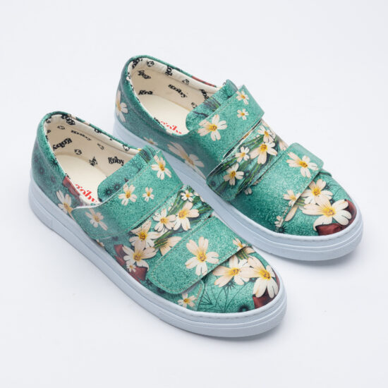 Дамски цветни кецове с оригинален дизайн / /