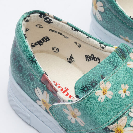 Дамски цветни кецове с оригинален дизайн / /