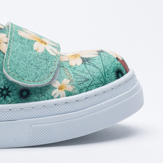 Дамски цветни кецове с оригинален дизайн / /