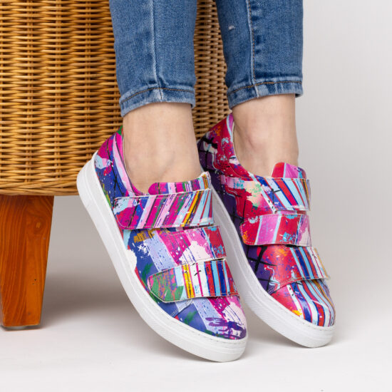 Дамски цветни кецове с оригинален дизайн / / Дамски цветни кецове с оригинален дизайн / /