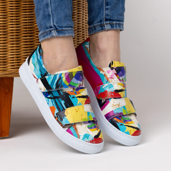 Дамски цветни кецове с оригинален дизайн / / Дамски цветни кецове с оригинален дизайн / /