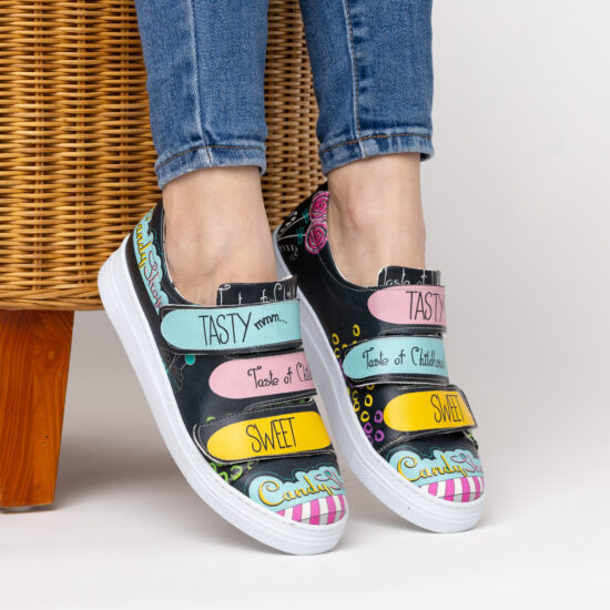 Дамски цветни кецове с оригинален дизайн / /