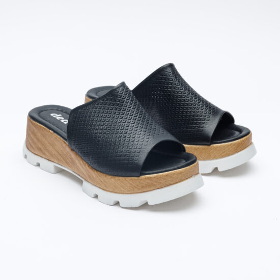 Черни чехли на платформа от естествена кожа / / Черни чехли на платформа от естествена кожа / /