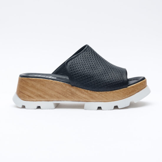 Черни чехли на платформа от естествена кожа / / Черни чехли на платформа от естествена кожа / /