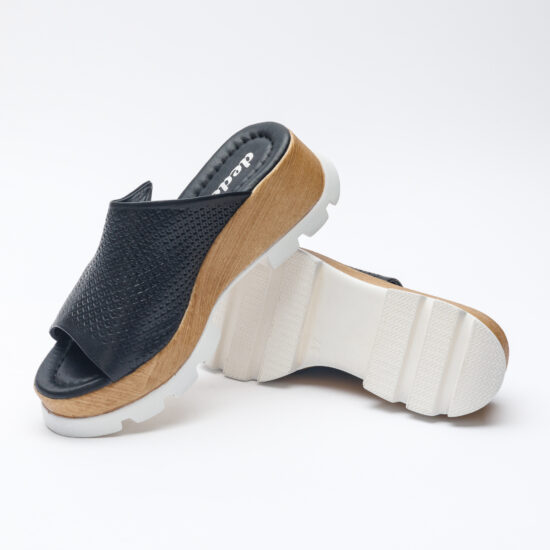 Черни чехли на платформа от естествена кожа / / Черни чехли на платформа от естествена кожа / /