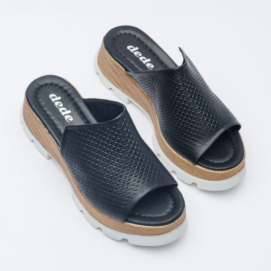 Черни чехли на платформа от естествена кожа / / Черни чехли на платформа от естествена кожа / /