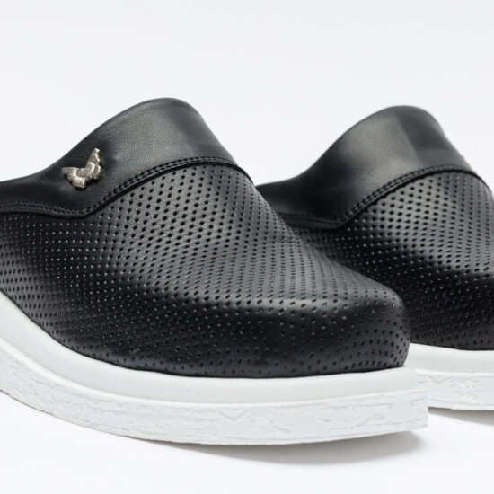 Черни анатомични чехли от естествена кожа / / Черни анатомични чехли от естествена кожа / /