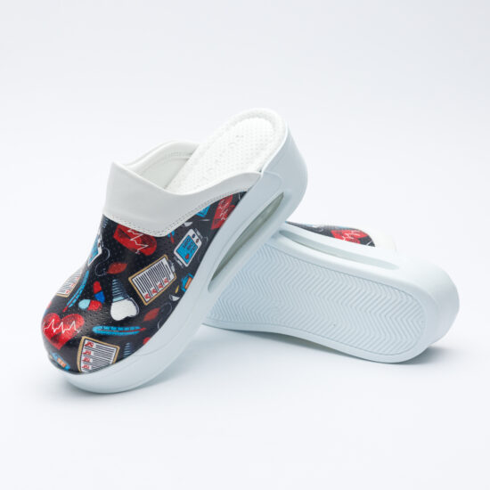 Медицинско сабо на платформа от еко кожа / / Медицинско сабо на платформа от еко кожа / /