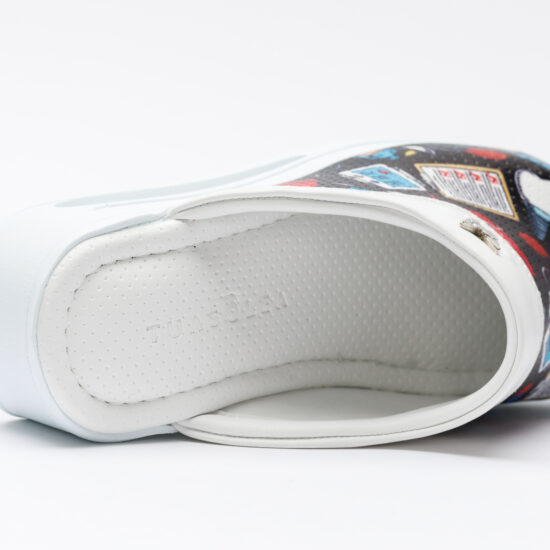 Медицинско сабо на платформа от еко кожа / / Медицинско сабо на платформа от еко кожа / /