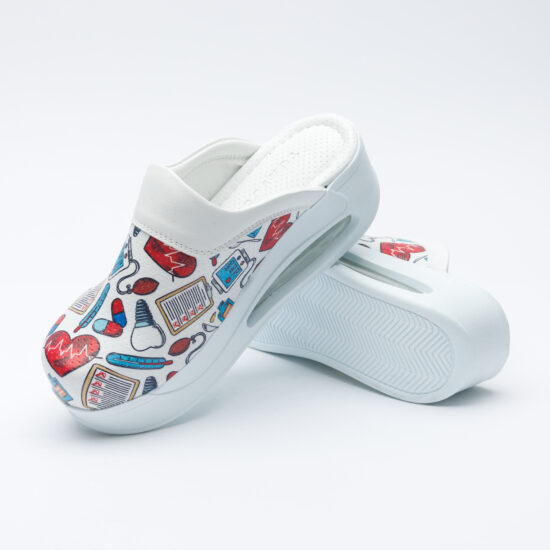 Медицинско сабо на платформа от еко кожа / / Медицинско сабо на платформа от еко кожа / /