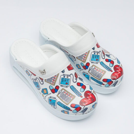 Медицинско сабо на платформа от еко кожа / / Медицинско сабо на платформа от еко кожа / /