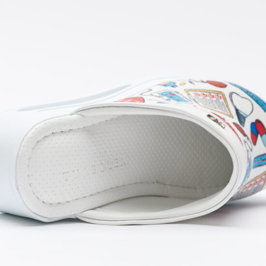 Медицинско сабо на платформа от еко кожа / / Медицинско сабо на платформа от еко кожа / /