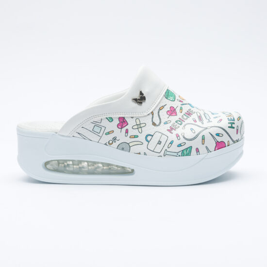 Медицинско сабо на платформа от еко кожа / / Медицинско сабо на платформа от еко кожа / /