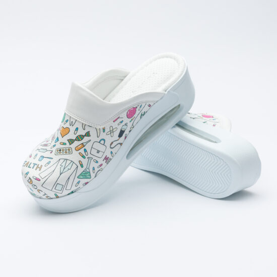 Медицинско сабо на платформа от еко кожа / / Медицинско сабо на платформа от еко кожа / /