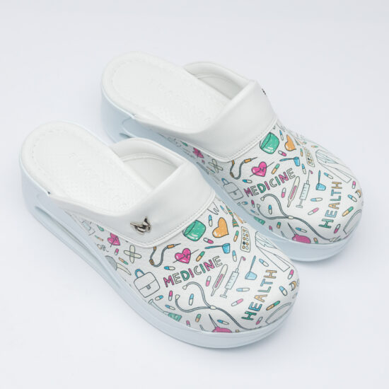 Медицинско сабо на платформа от еко кожа / / Медицинско сабо на платформа от еко кожа / /