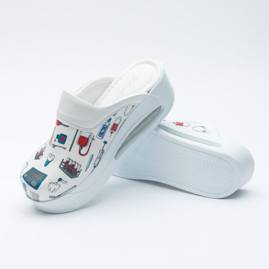 Медицинско сабо на платформа от еко кожа / / Медицинско сабо на платформа от еко кожа / /