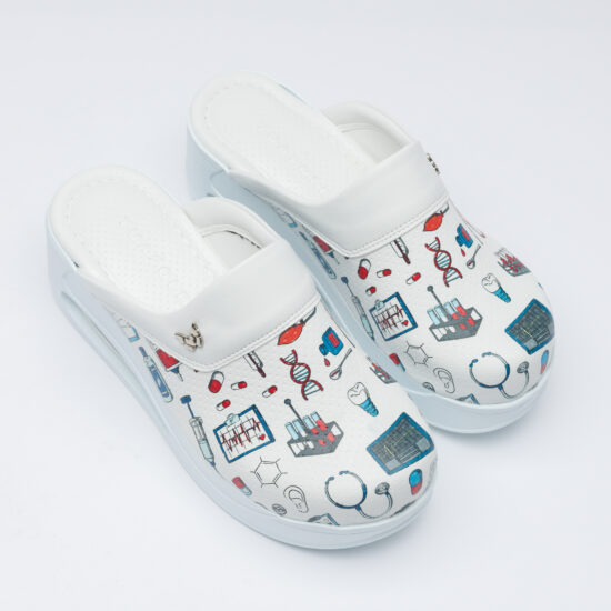 Медицинско сабо на платформа от еко кожа / / Медицинско сабо на платформа от еко кожа / /