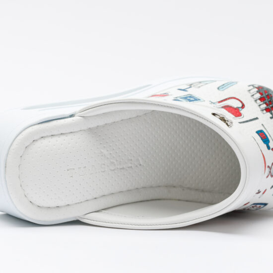 Медицинско сабо на платформа от еко кожа / / Медицинско сабо на платформа от еко кожа / /