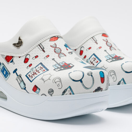 Медицинско сабо на платформа от еко кожа / / Медицинско сабо на платформа от еко кожа / /