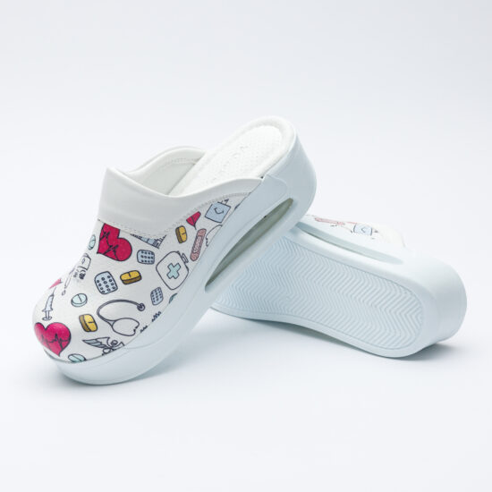 Медицинско сабо на платформа от еко кожа / / Медицинско сабо на платформа от еко кожа / /