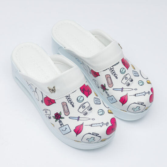 Медицинско сабо на платформа от еко кожа / / Медицинско сабо на платформа от еко кожа / /