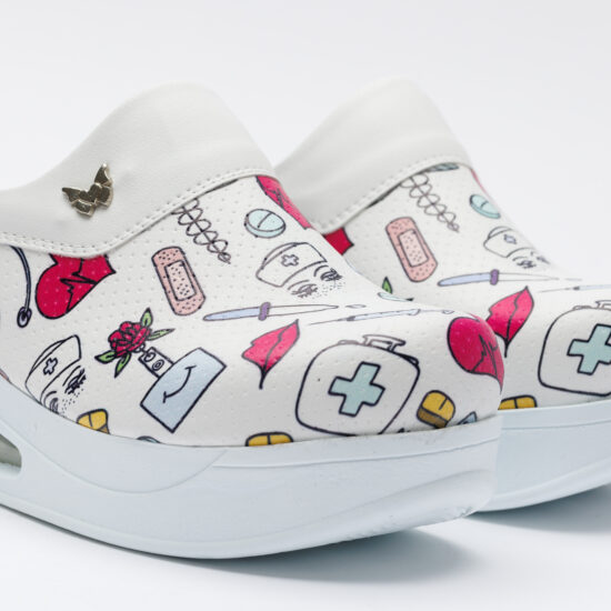 Медицинско сабо на платформа от еко кожа / / Медицинско сабо на платформа от еко кожа / /