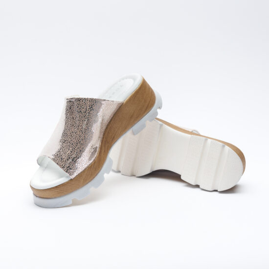 Анатомични чехли на платформа от естествена кожа / / Анатомични чехли на платформа от естествена кожа / /