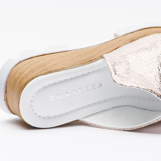 Анатомични чехли на платформа от естествена кожа / / Анатомични чехли на платформа от естествена кожа / /