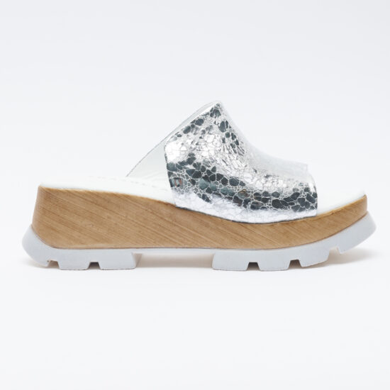 Сребристи чехли на платформа от естествена кожа / / Сребристи чехли на платформа от естествена кожа / /