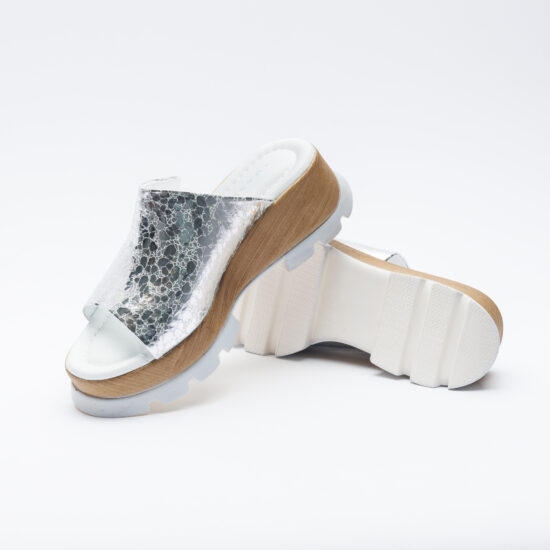 Сребристи чехли на платформа от естествена кожа / / Сребристи чехли на платформа от естествена кожа / /