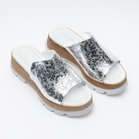 Сребристи чехли на платформа от естествена кожа / / Сребристи чехли на платформа от естествена кожа / /