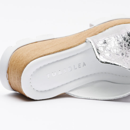 Сребристи чехли на платформа от естествена кожа / / Сребристи чехли на платформа от естествена кожа / /