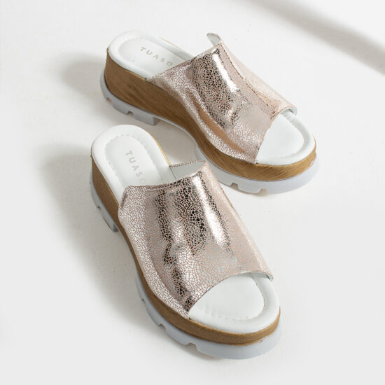 Анатомични чехли на платформа от естествена кожа / / Анатомични чехли на платформа от естествена кожа / /