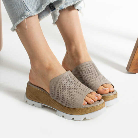 Бежови чехли на платформа от естествена кожа / / Бежови чехли на платформа от естествена кожа / /