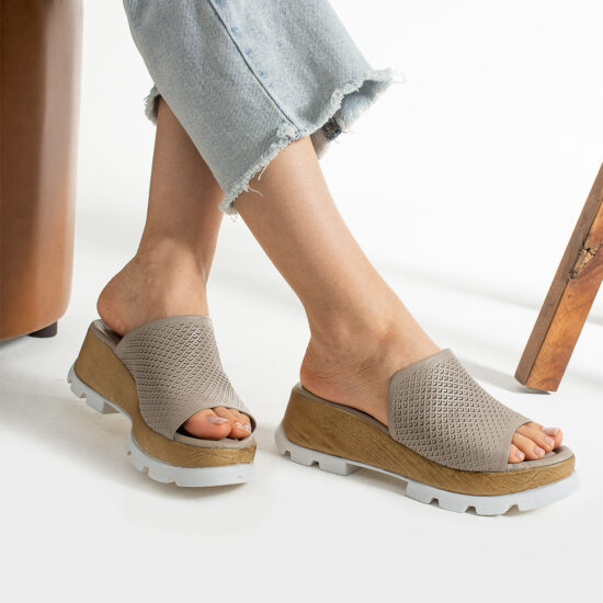 Бежови чехли на платформа от естествена кожа / / Бежови чехли на платформа от естествена кожа / /