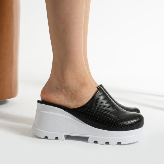 Анатомично кожено черно сабо на платформа / /